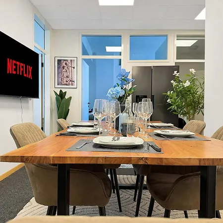 Loft In Fuer 15 Gaeste Mit Billard & Netflix * Stuttgart