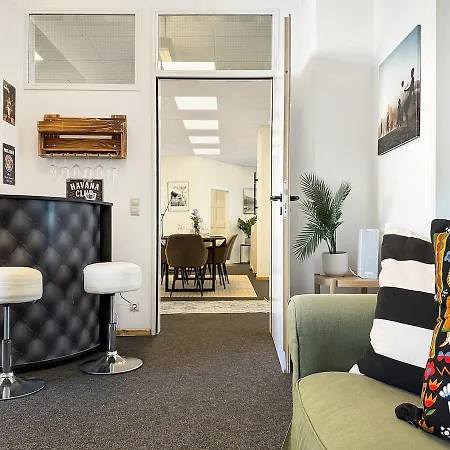 Loft In Fuer 15 Gaeste Mit Billard & Netflix Appartement