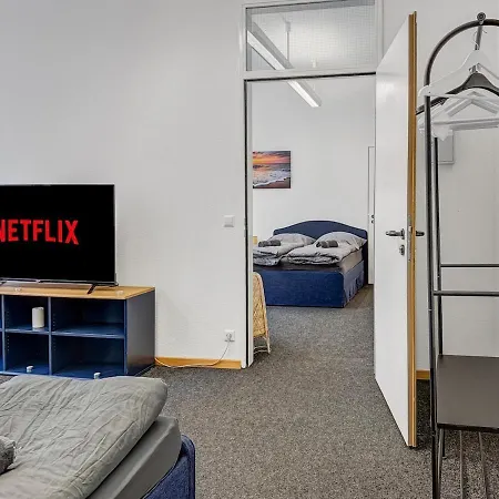 Loft In Fuer 15 Gaeste Mit Billard & Netflix * Stuttgart