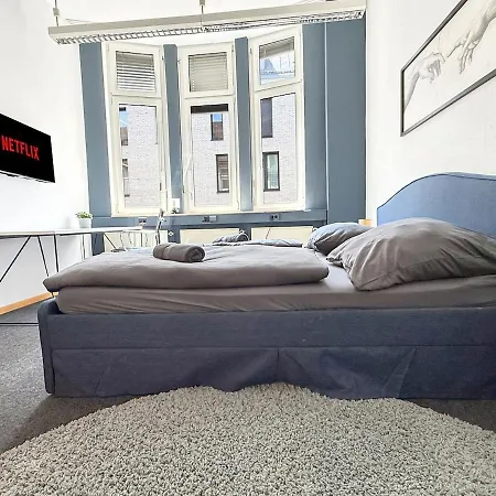 Loft In Fuer 15 Gaeste Mit Billard & Netflix Appartamento Stoccarda